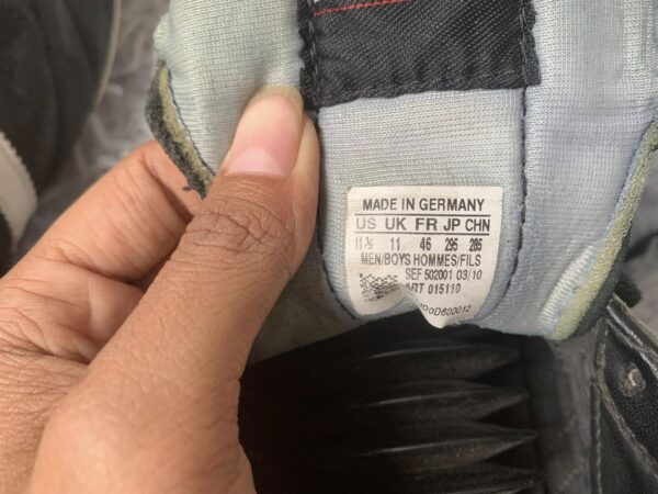 Giày Đá Banh Adidas Chính Hãng