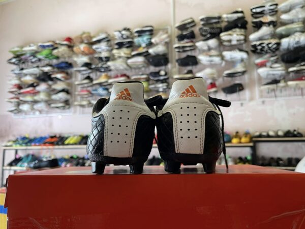 Giày Đá Bóng 2hand Hiệu Adidas