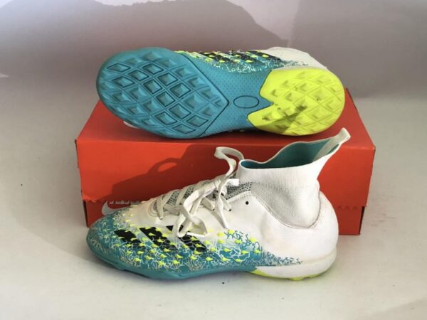 Giày Đá Banh 2hand Hiệu Adidas