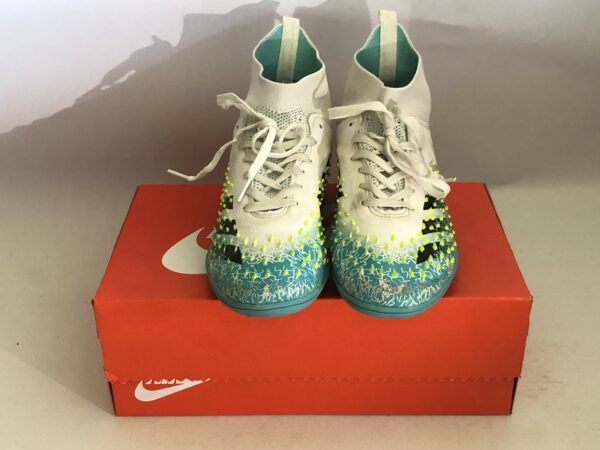 Giày Đá Banh 2hand Hiệu Adidas