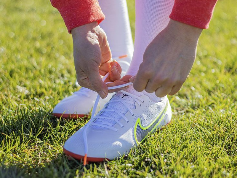 giay-da-banh-nike-2
